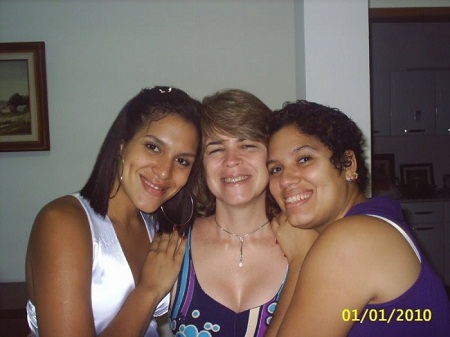 Minha irmã, minha mãe e eu na virada do ano de 2009/2010 - Acervo pessoal