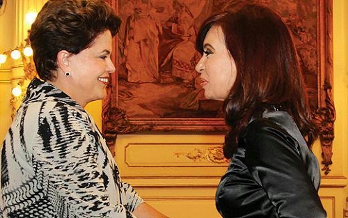 Coragem, Dilma! Em sua 1ª viagem oficial ao exterior, Dilma se reuniu com a presidente da Argentina, Cristina Kirchner, na Casa Rosada, em Buenos Aires. Foto de Roberto Stuckert Filho/PR.