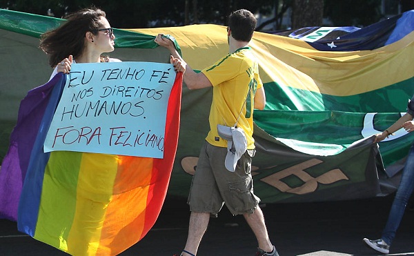 Manifestação contra o Dep. Marcos Feliciano (PSC-SP) em Brasília/DF. Foto de Sergio Lima/Folhapress.