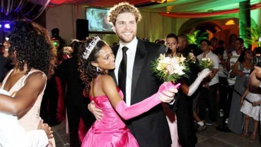 Thiago Fragoso foi um dos príncipes do baile de debutantes promovido pela UPP da Providência. Foto de Rafael Moraes / Extra