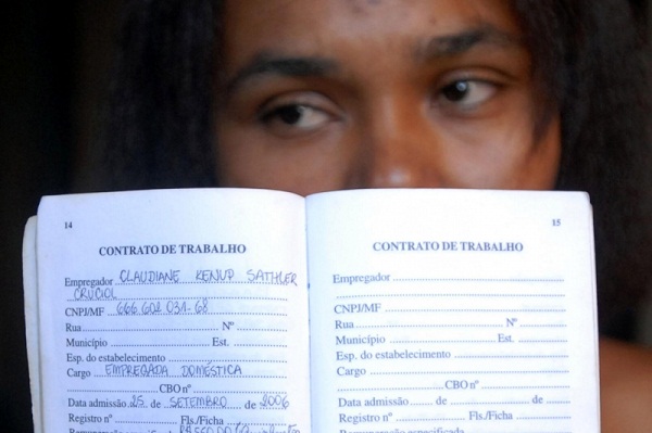 Leci Aniceto dos Santos, empregada doméstica, diz que se carteira de trabalho não for assinada prefere voltar para o Piauí. Foto: Wilson Dias/Agência Brasil.