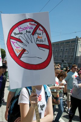 Caminhada Contra o Estupro em São Francisco, EUA (2010). Foto de Steve Rhodes no Flickr em CC, alguns direitos reservados.