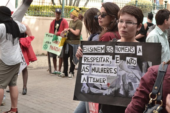 Marcha das Vadias e da Maconha de Juiz de Fora - MG, em 2012. Imagem do Coletivo Sem Paredes no flickr, alguns direitos reservados.