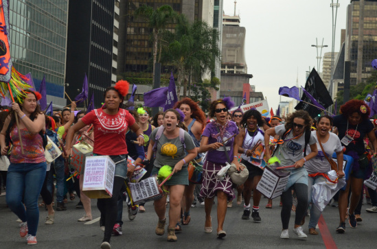 Manifestação final do 9º Encontro Internacional MMM na Avenida Paulista. Foto de Cintia Barenho..