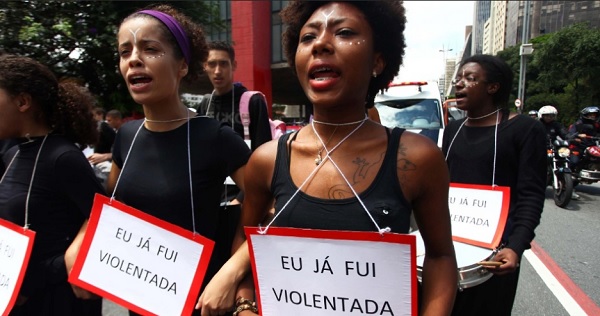 Protesto marca o Dia Internacional da Mulher, na Avenida Paulista, em São Paulo. As mulheres protestam contra a violência, pela igualdade, liberdade e por mais direitos. Foto de Renato S. Cerqueira/Futura Press.