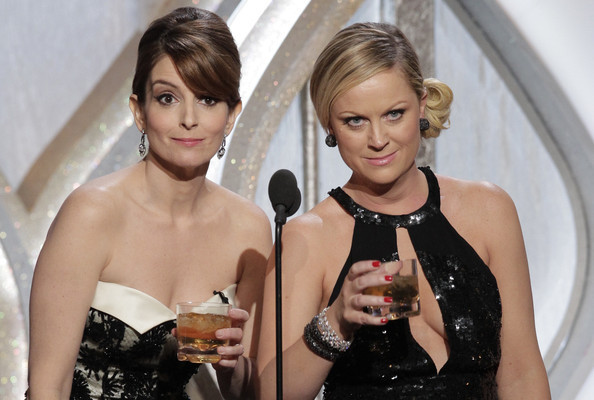 Tina Fey e Amy Poehler na apresentação do Globo de Ouro 2013. Foto de Handout/Getty Images.