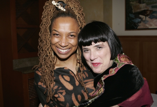 Kimberlé Crenshaw com Eve Ensler. Photo: Getty images.