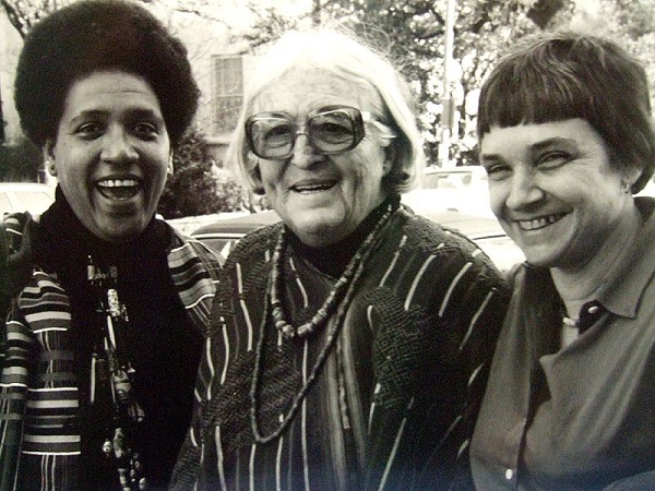 Audre Lorde, Meridel Lesueur e Adrienne Rich em 1980. Na cidade de Austin, Texas. Foto de K. Kendall. 