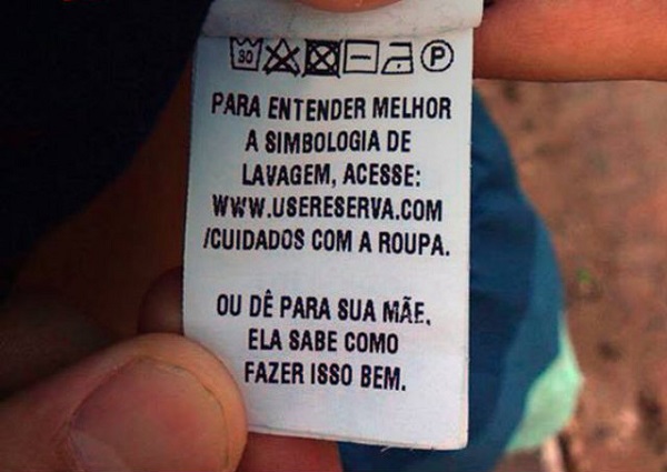 Detalhe da etiqueta da marca de roupas Reserva. Foto de Caroline Gê.