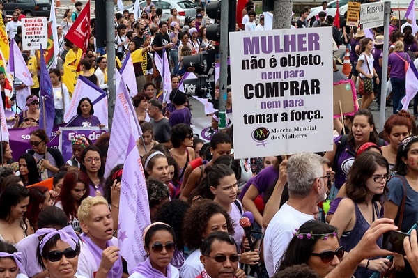 Manifestação no Dia Internacional da Mulher, em frente ao Masp na Avenida Paulista. Foto de Roberto Parizotti/Fotos Públicas.