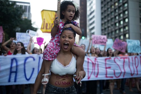 Manifestantes na avenida Paulista 2015. Foto de Tiago Mazza, Folhapress. 