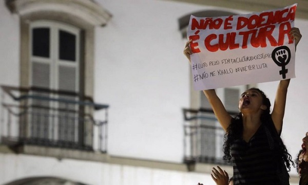 Protesto contra estupros no Rio de Janeiro, dia 27/05/2016. Foto de Rafael Moraes / Agência O Globo.