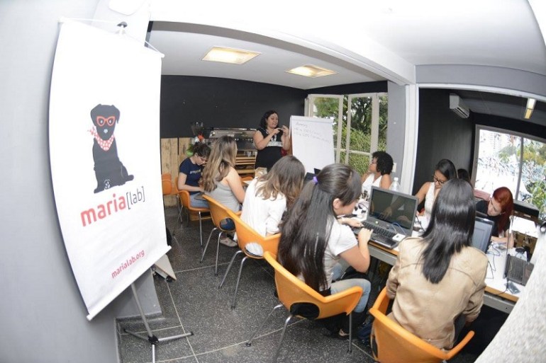 Workshop de arduíno promovido pelo MariaLab, espaço em São Paulo que espaço voltado para mulheres e meninas, que quer ensinar e divulgar ciências e tecnologia como coisa de mulher! imagem: Facebook do Marialab.