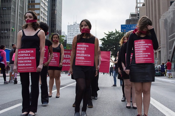 Agosto/2016 - São Paulo/SP. Ato 10 Anos de Lei Maria da Penha por #DelegaciaDaMulher24h. Imagem de Ju Simões/Minha Sampa.